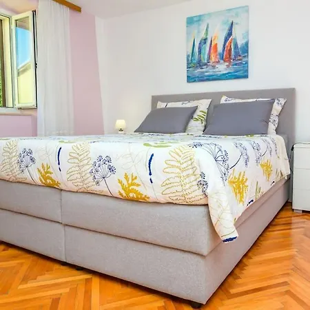 House Casa Nori * Ustrine